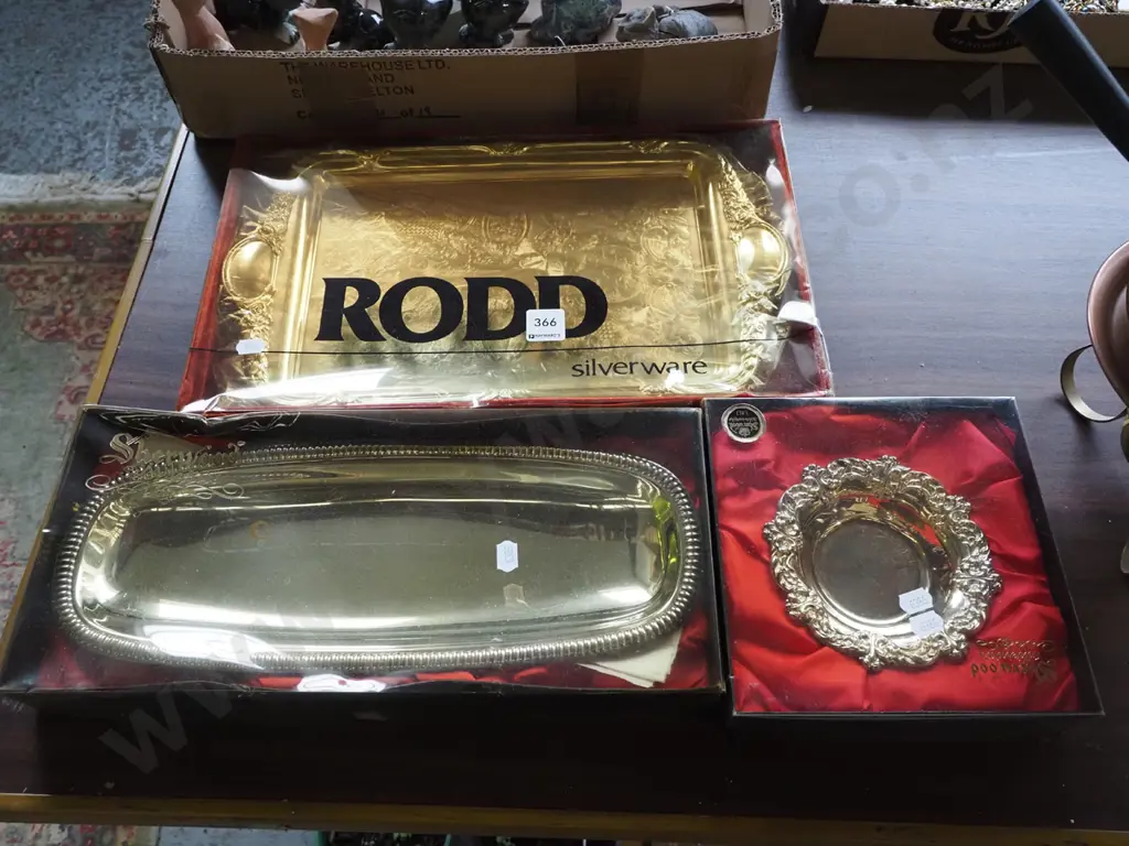 3x boxed plated trays Image 1++