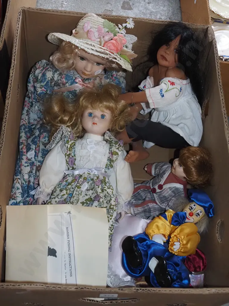 box; various dolls Image 1++