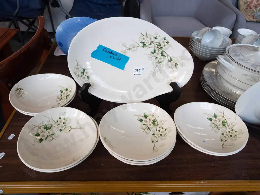 Clarice Cliff white blossom bowls and dish Image 1++