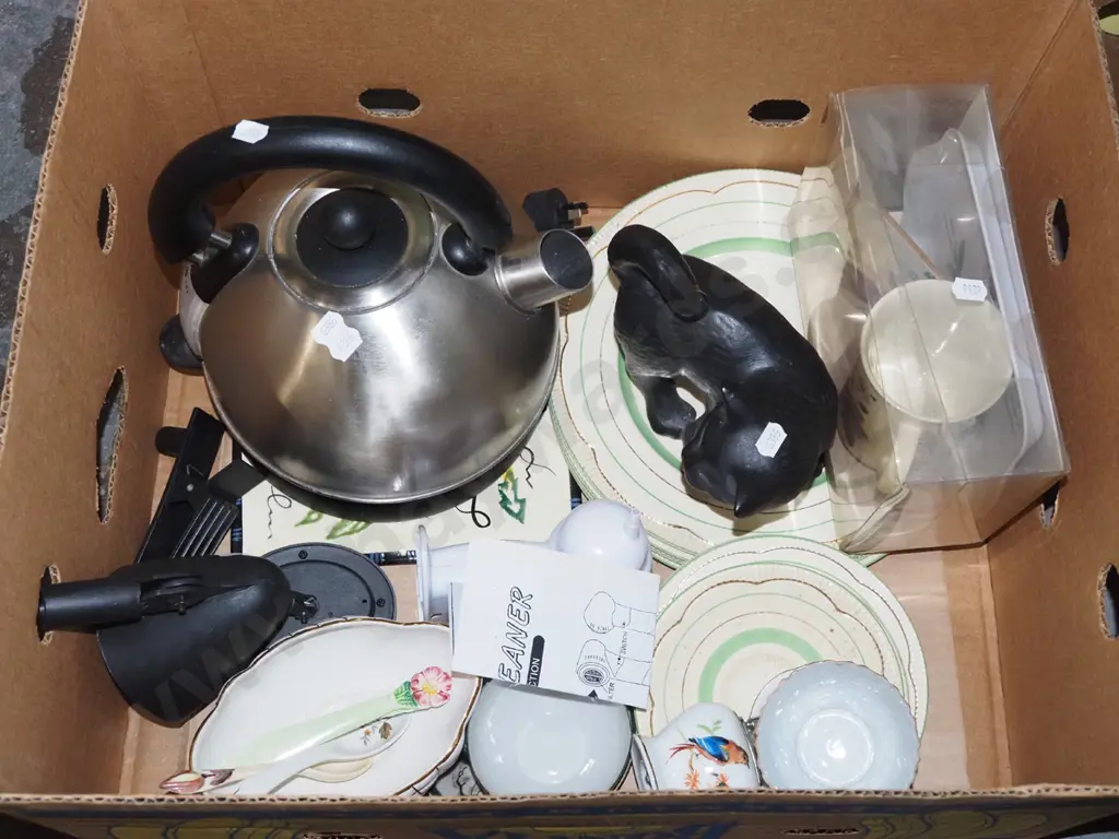 box; electric kettle, cat figurines, bowls etc Image 1++