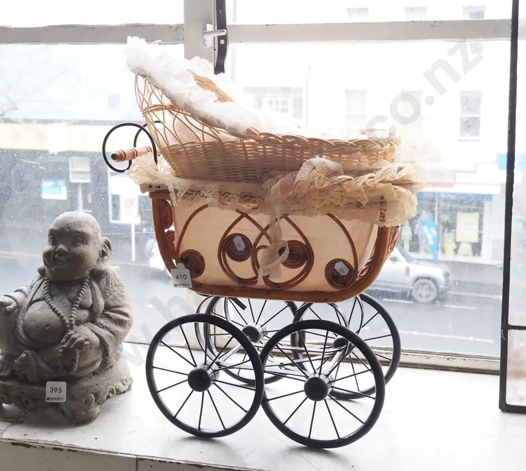 dolls pram and bassinette Image 1++
