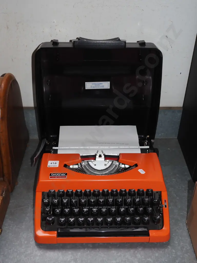 Brother 210 portable typewriter Image 1++