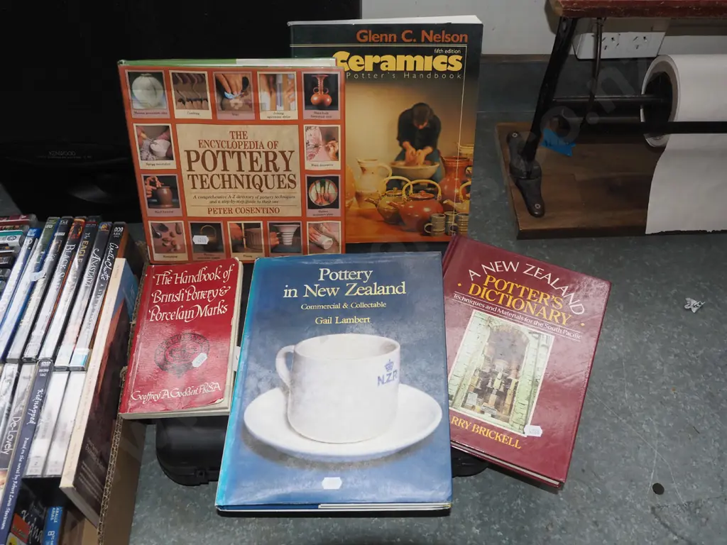 pottery reference books Image 1++
