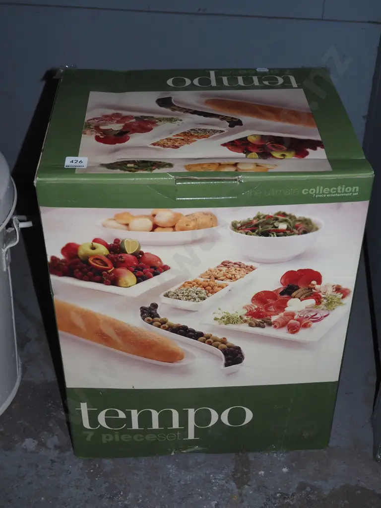 boxed as new Tempo 7 piece serving set Image 1++
