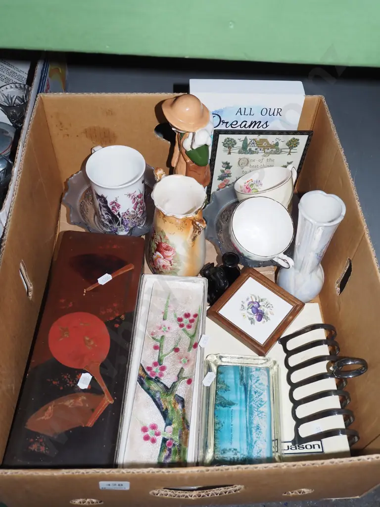 box; ashtray, placemats, vases etc Image 1++