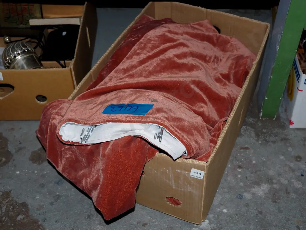 box; curtains Image 1++