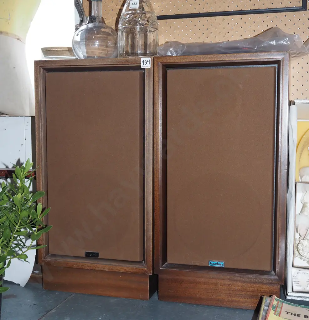 pair of Fountain audio speakers Image 1++