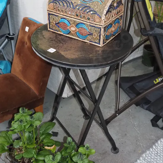 metal foldaway patio table H670