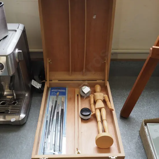 artist's box/easel with articulated doll and brushes