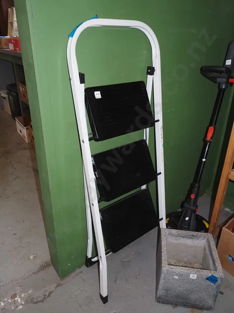 3 step ladder Image 1++