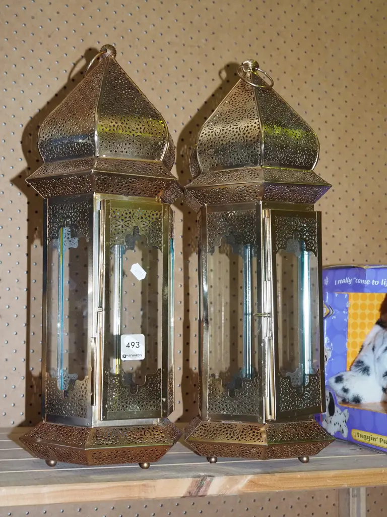 2x metal and glass candle lanterns H440 Image 1++