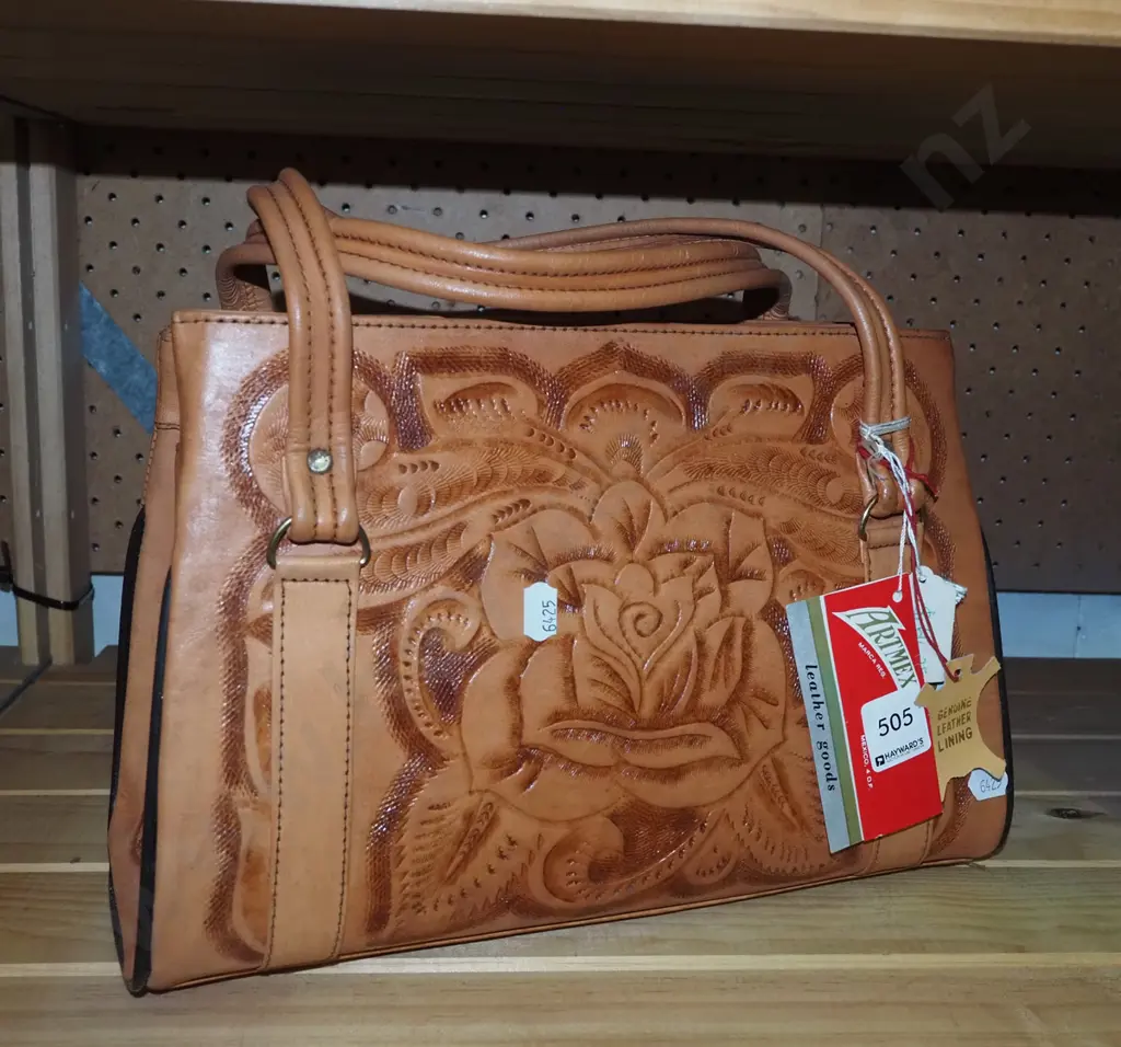 Artmex leather hand bag Image 1++