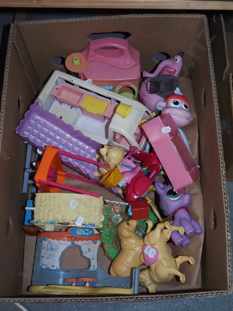 box of toys Image 1++