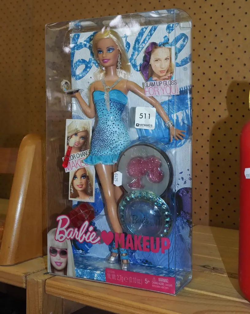 box as new Barbie Makeup  Image 1++