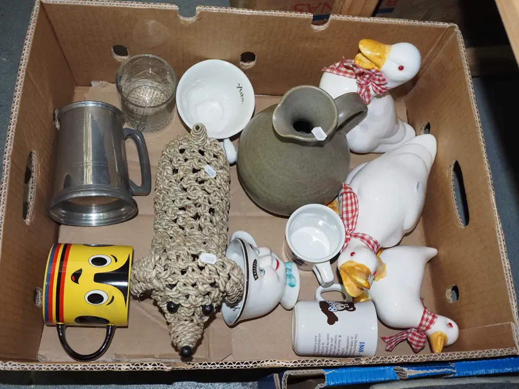 box; cups, beer tankard etc Image 1++