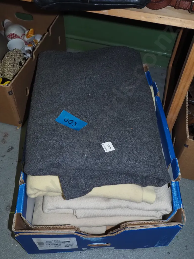 woollen blankets - stains and marks Image 1++