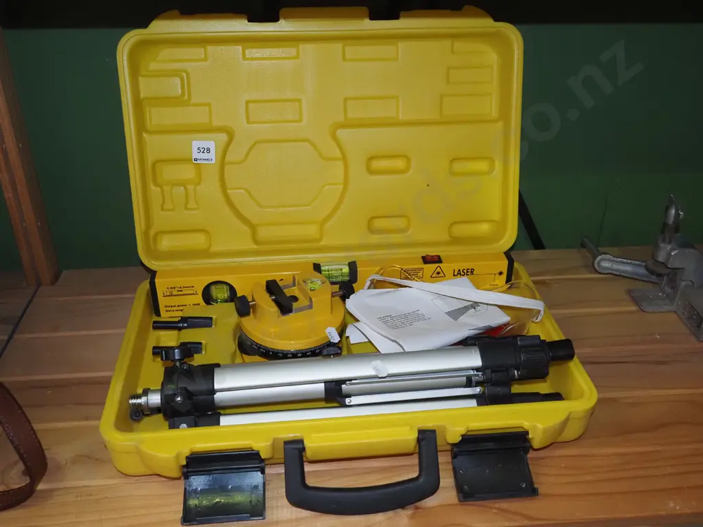 boxed as new laser level Image 1++