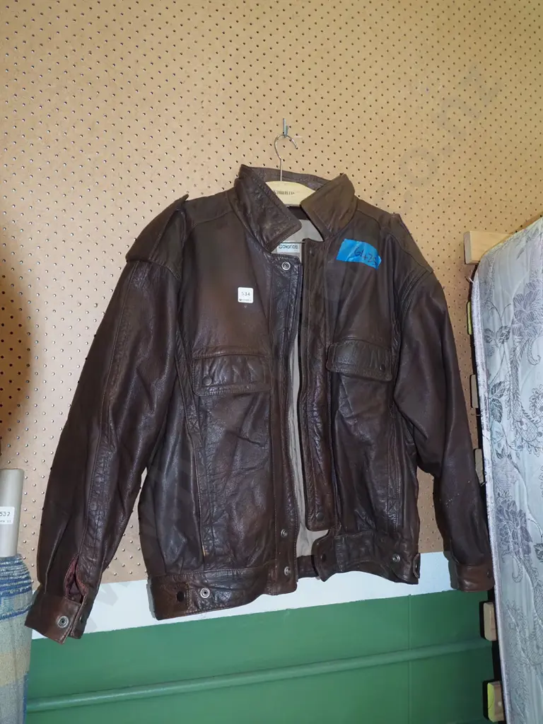 Cavaricci gents brown leather jacket - size large Image 1++