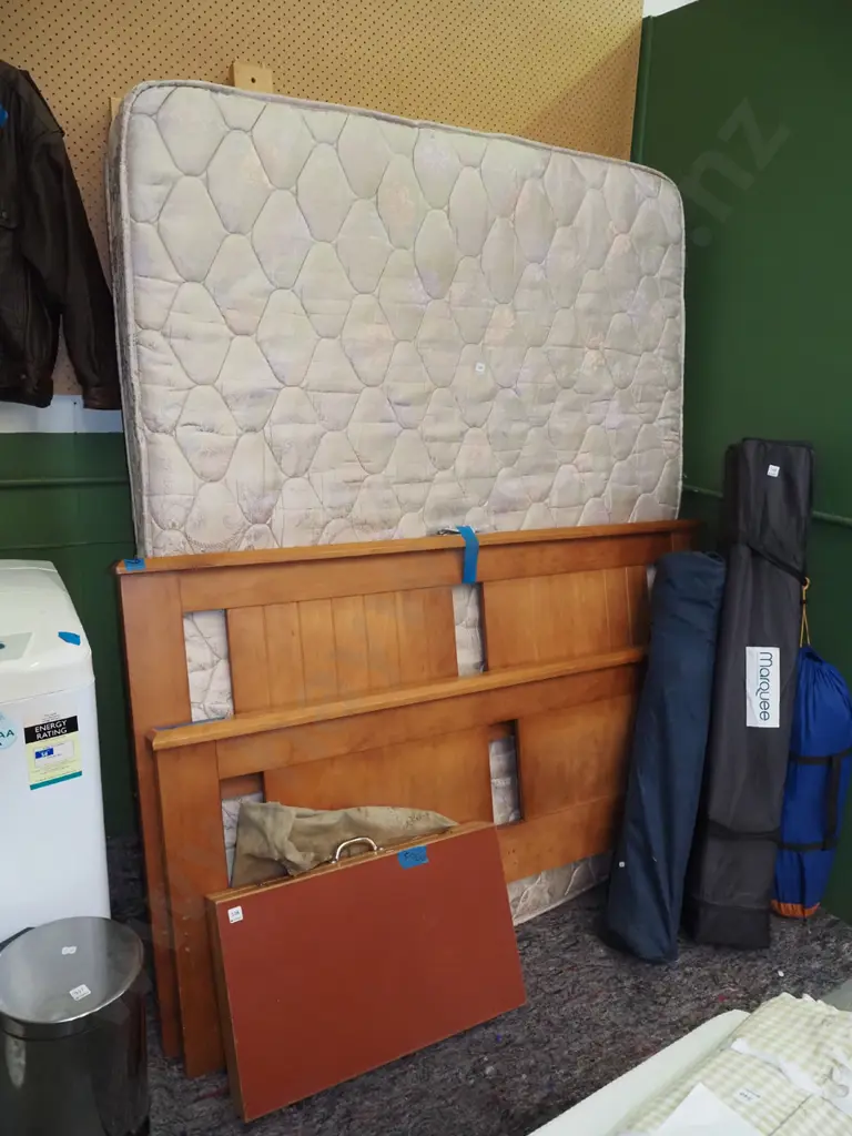 queen mattress, slat base and pine end boards Image 1++