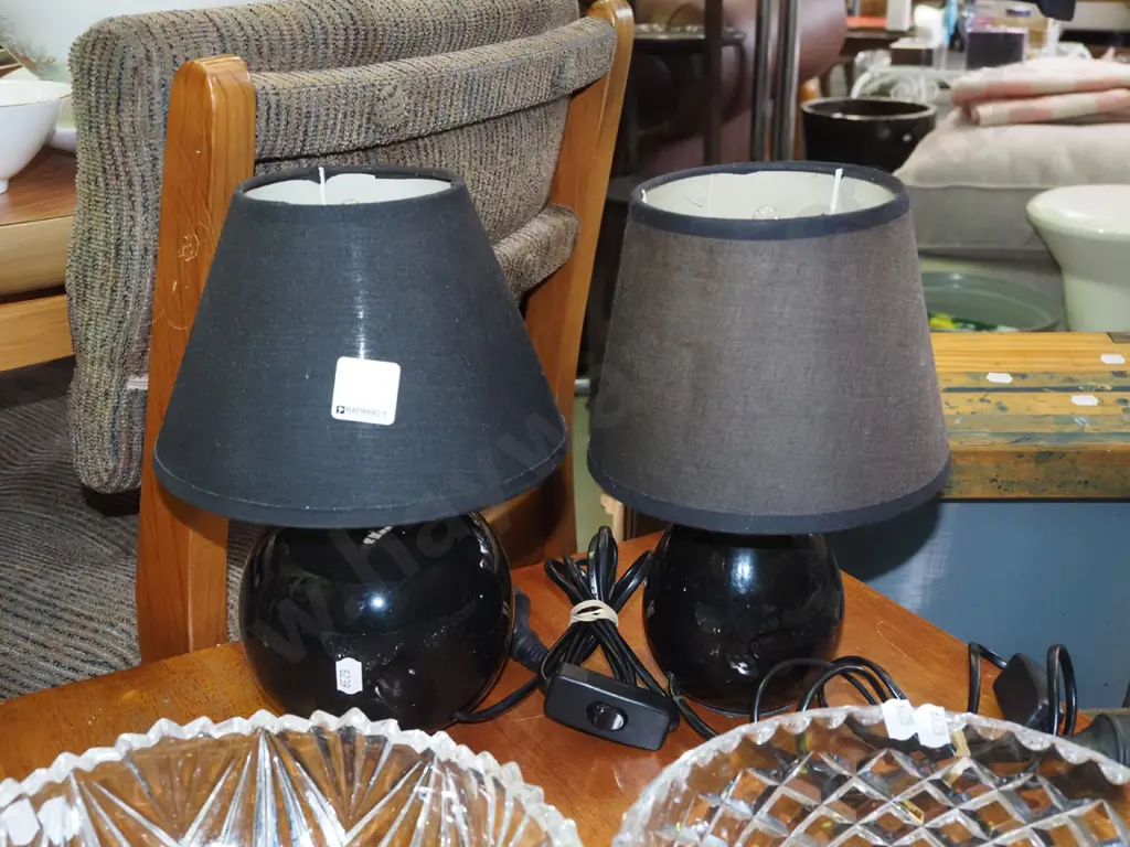 2x ceramic based table lamps H260 Image 1++