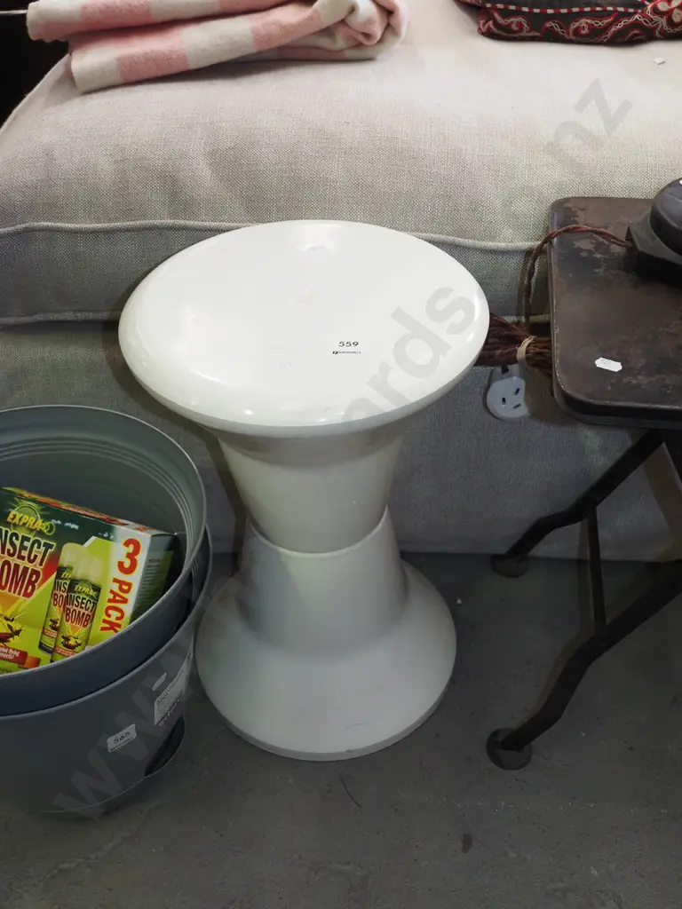 Caroma plastic stool Image 1++