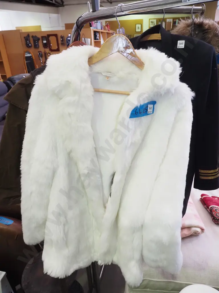  faux fur ladies coat Image 1++