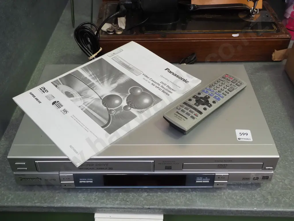Panasonic VHS/DVD player Image 1++