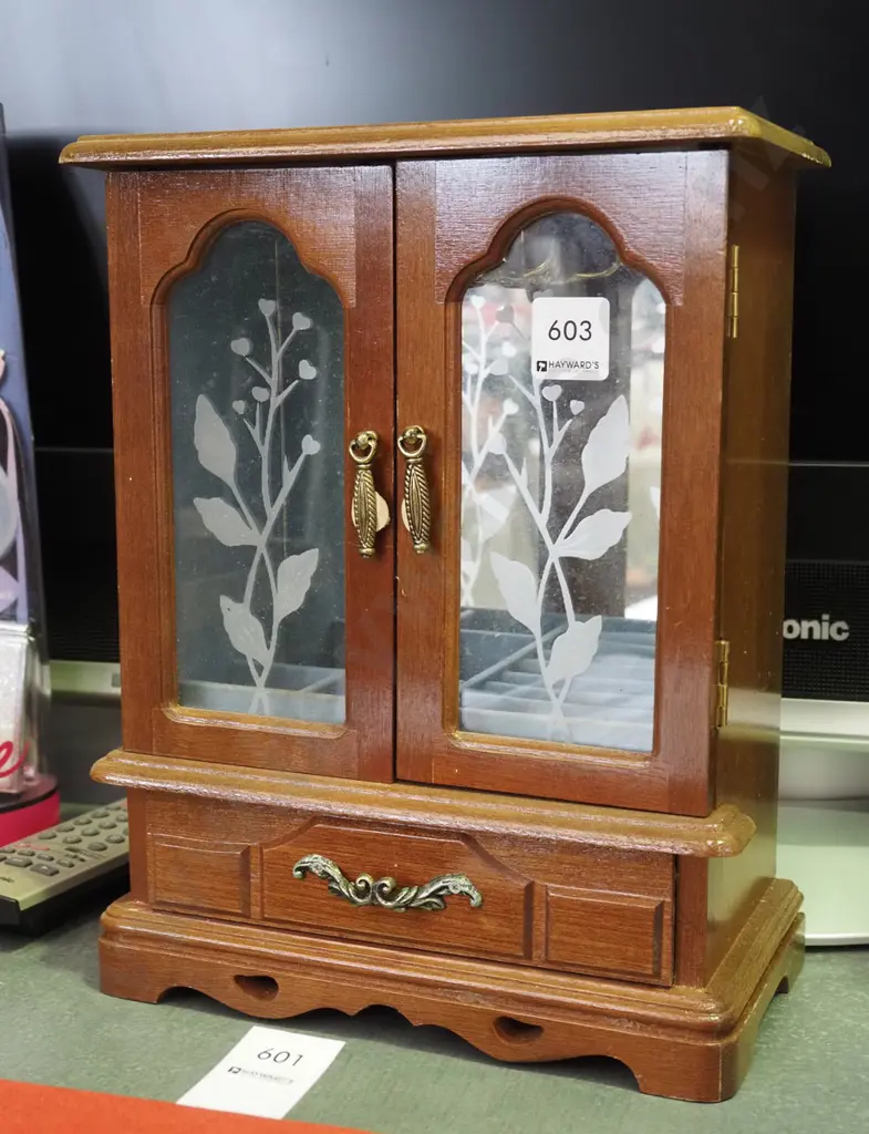 small jewellery case/cupboard H300 Image 1++