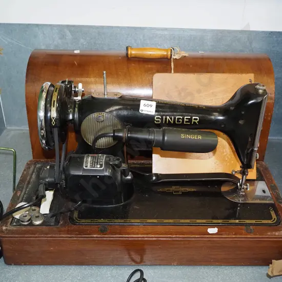 vintage table top Singer  electric sewing machine