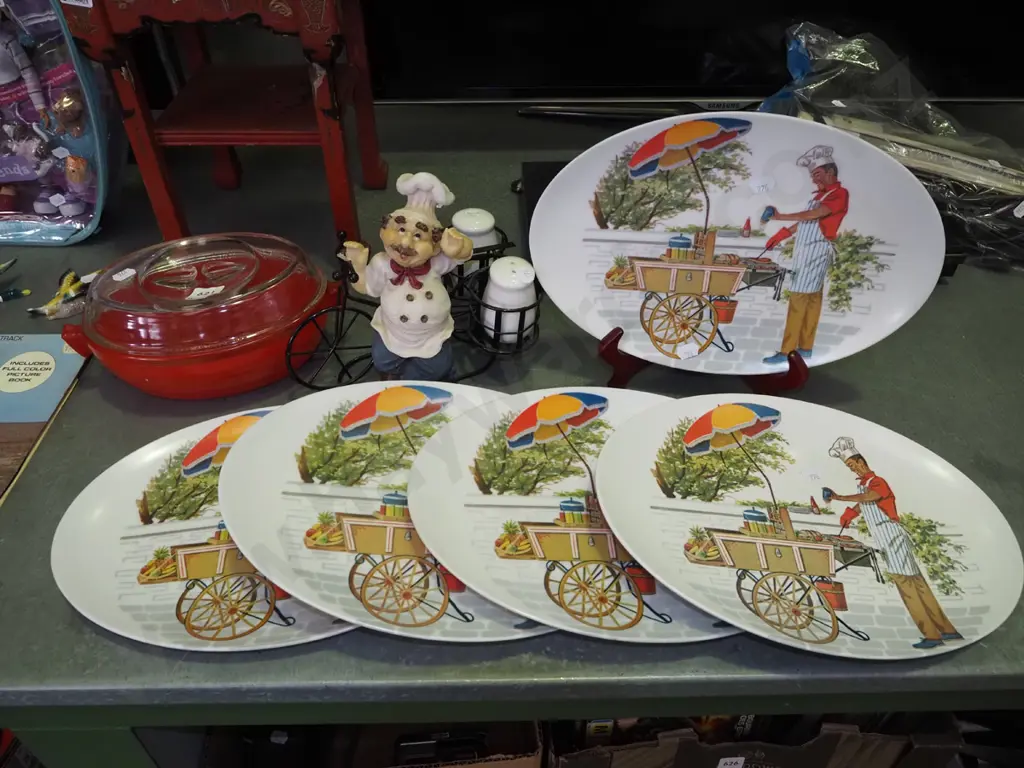 novelty chef salt and pepper set, plastic bbq plates etc Image 1++