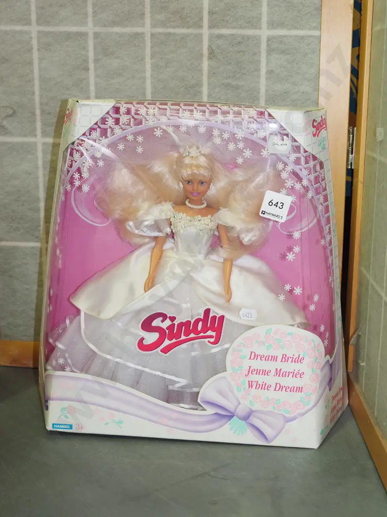 boxed as new Sindy Dream Bride doll Image 1++