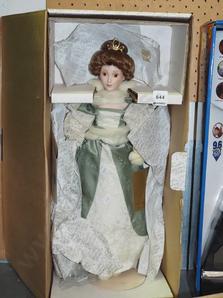 boxed Franklin Mint Heirloom porcelain doll Image 1++