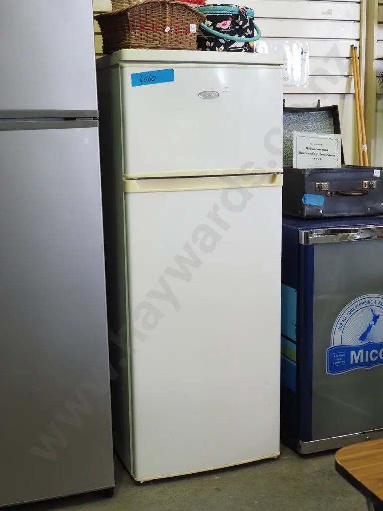 small Haier fridge freezer H1420 W560 D550 Image 1++