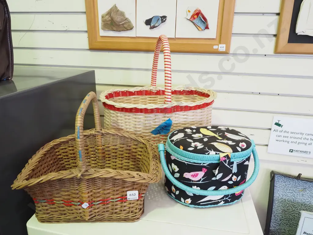 2x baskets, small sewing basket Image 1++
