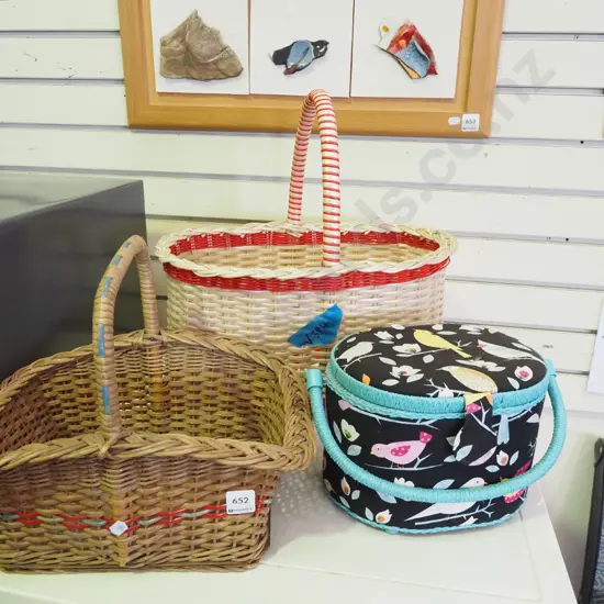 2x baskets, small sewing basket