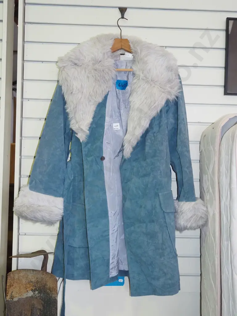 ladies faux fur and suede coat Image 1++