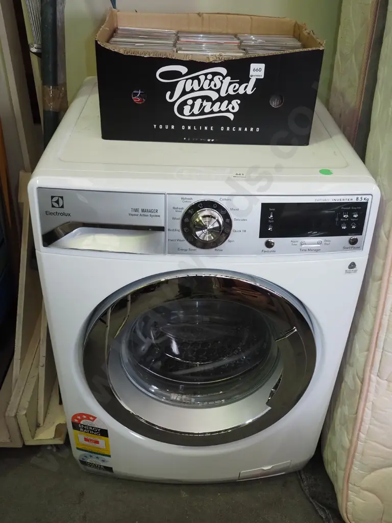 Electrolux 8.5kg front load washing machine Image 1++