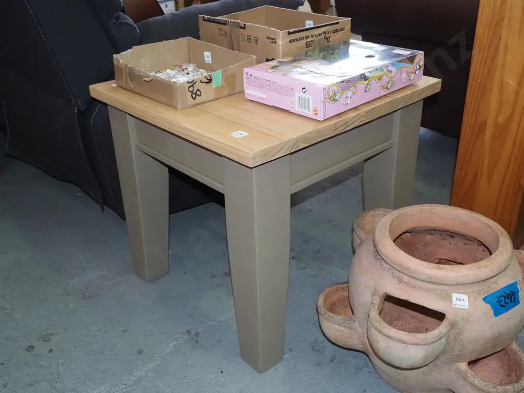 painted pine topped end table H520 W560 D560 Image 1++