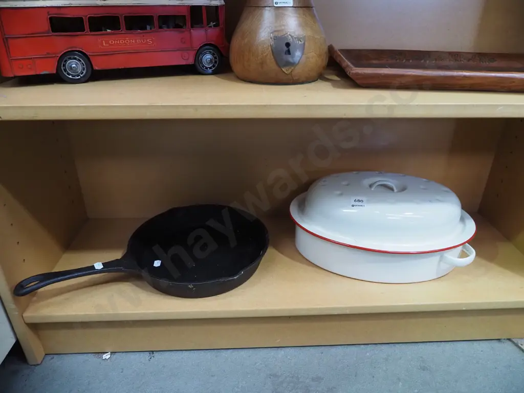 roasting dish, cast iron frying pan Image 1++