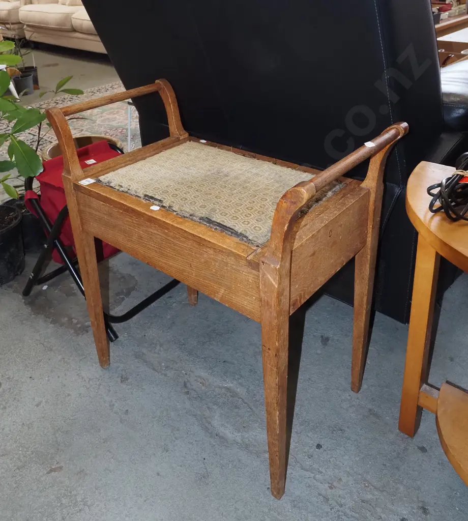  restorer's oak piano stool Image 1++