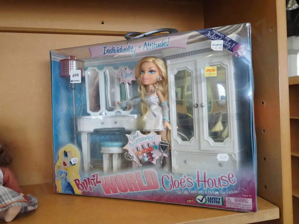 boxed as new Bratz World Cloe's House Image 1++