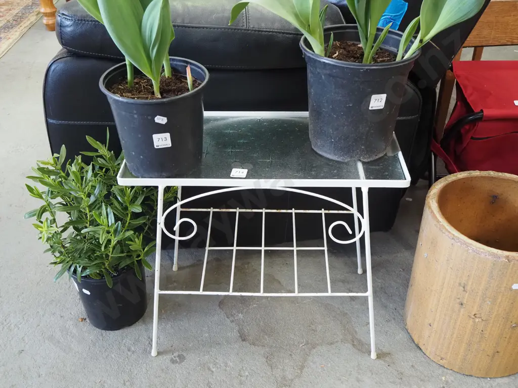 mid century metal and glass top end table Image 1++