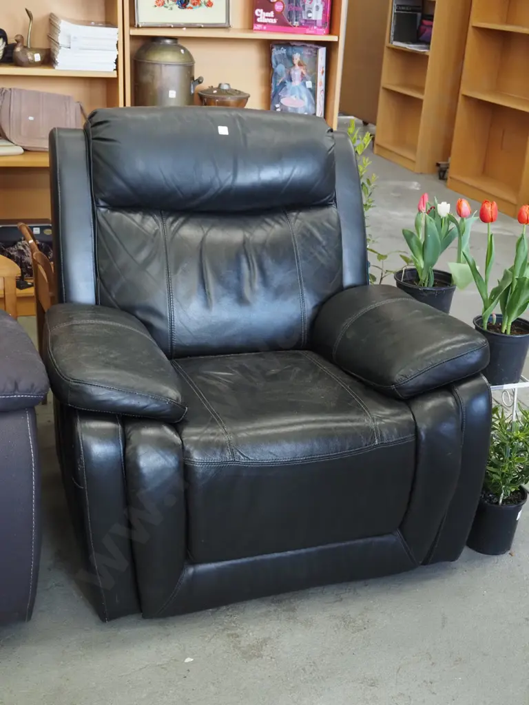 black leather reclining armchair Image 1++