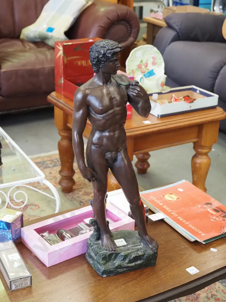 composite male figurine H570 Image 1++