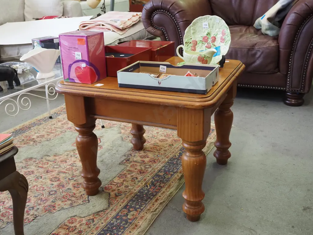 solid pine end table Image 1++