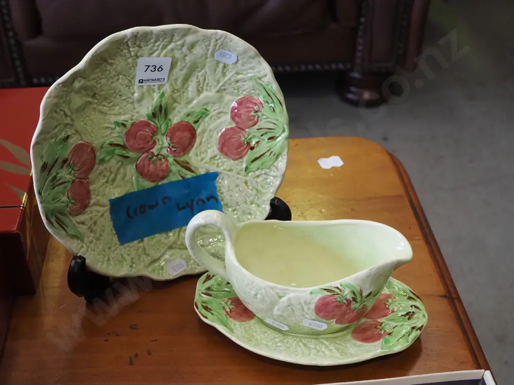 2x Crown Lynn Fancy Fayre bowl, gravy boat Image 1++