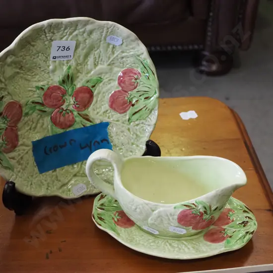 2x Crown Lynn Fancy Fayre bowl, gravy boat