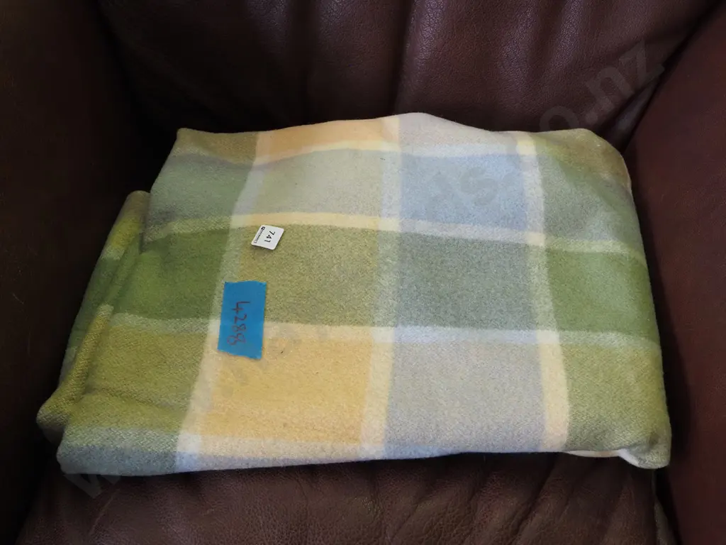 checked woollen blanket Image 1++