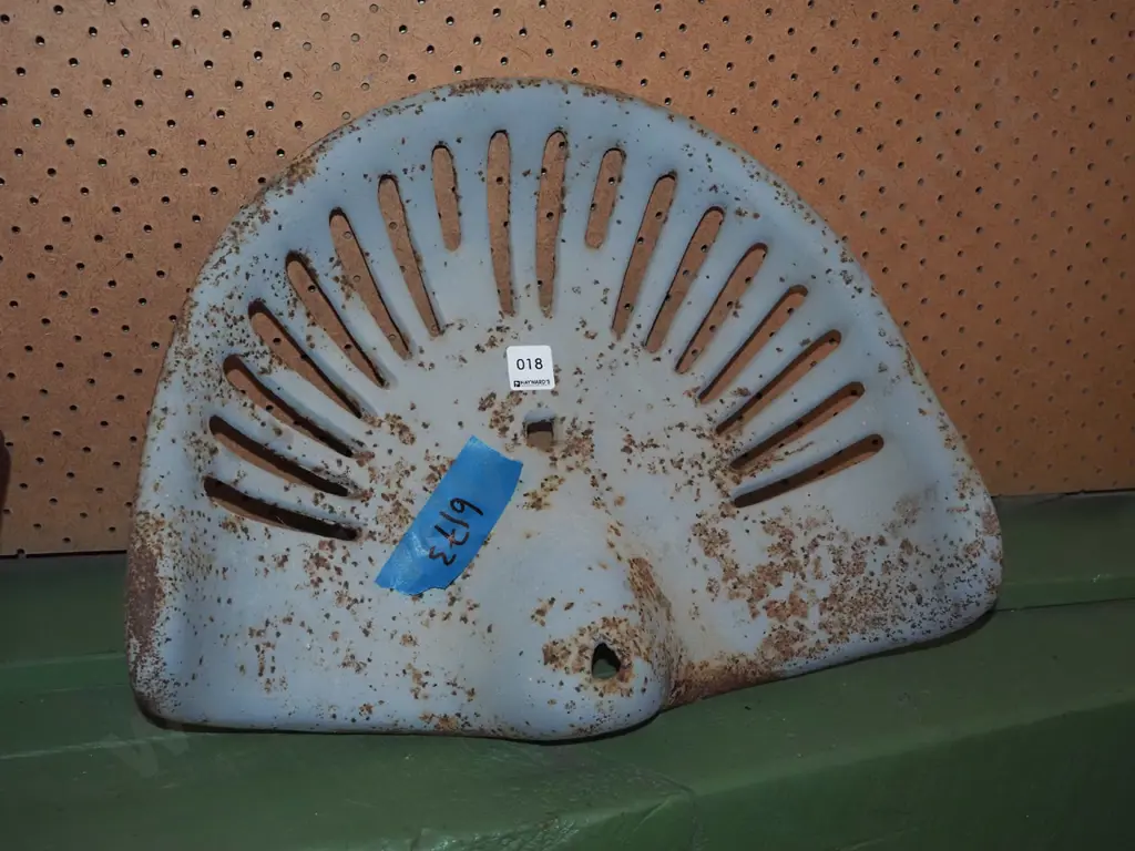 cast iron tractor seat Image 1++