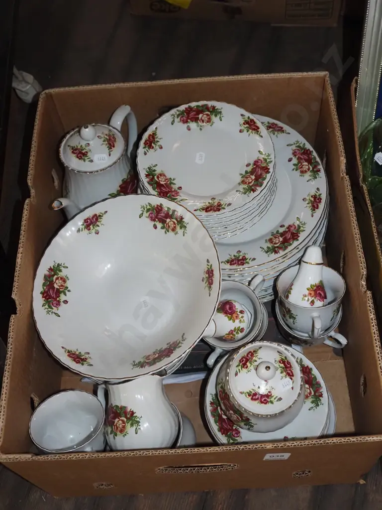 box; Chinese pink and yellow rose dinner items Image 1++